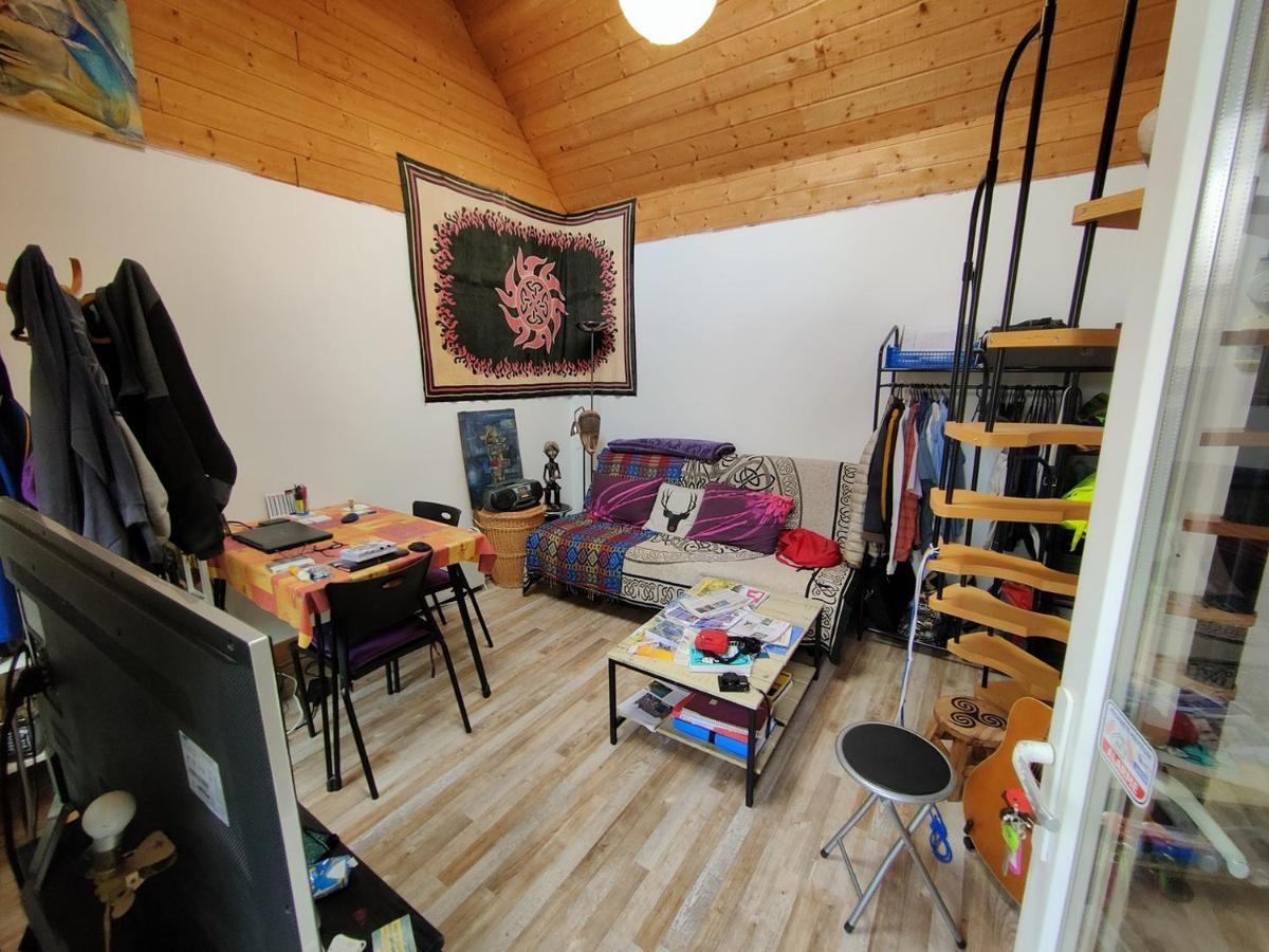 Maisonnette Avec Cour Ploubezre Eksteriør billede